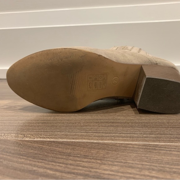 Joe Fresh Booties Size 7 - Picture 5 of 6